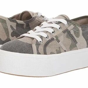 Steve Madden Size 7.5 Camo Platform Sneakers Shoes Barely Worn